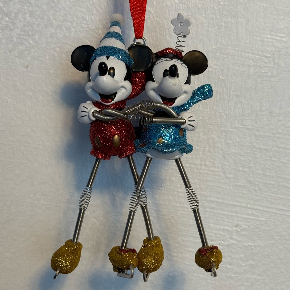 Disney 2017 Mickey & Minnie Mouse Ice Skating Sketchbook Ornament